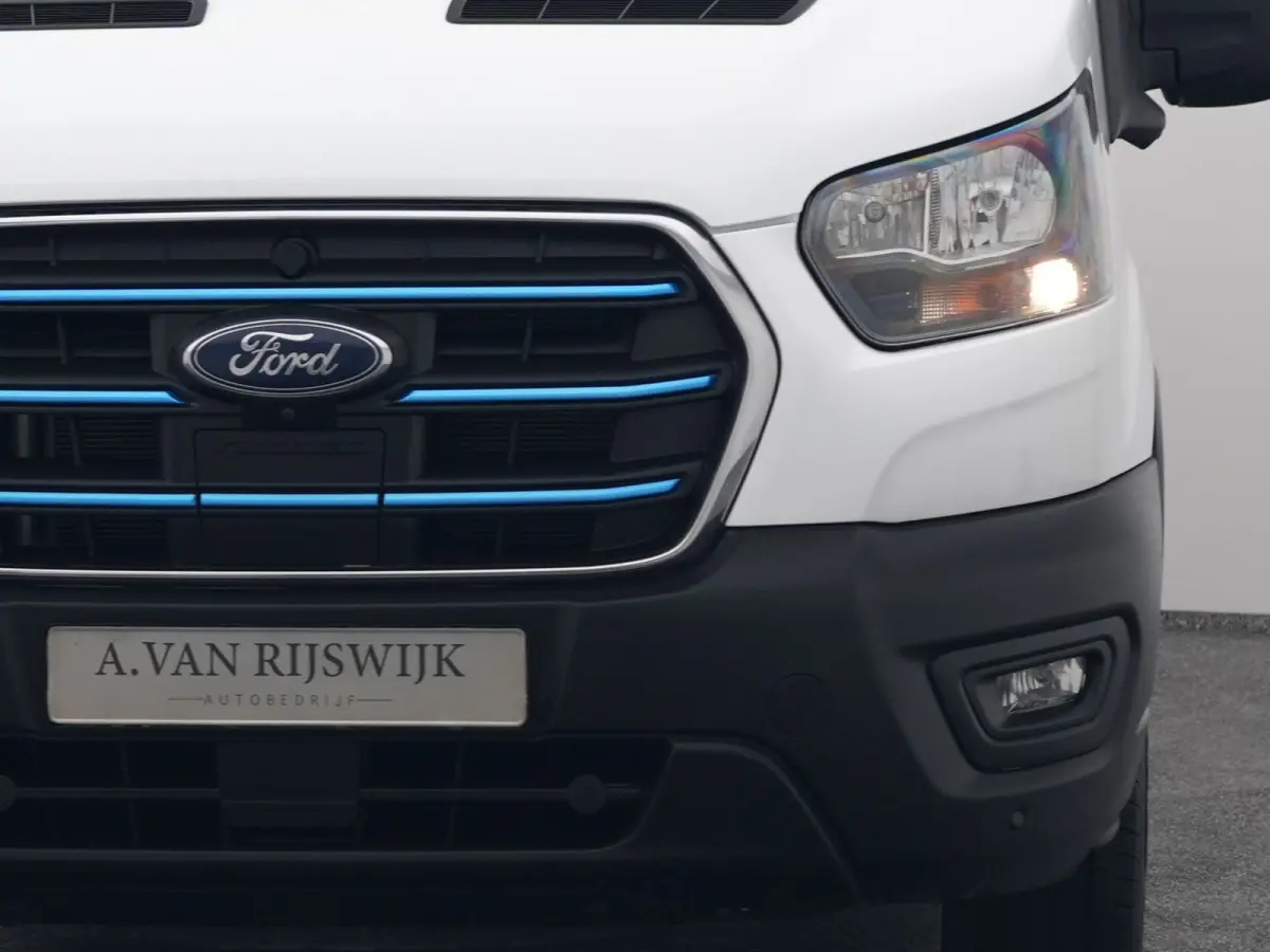 350 L3H2 Trend 68 kWh | STOELVERWARMING