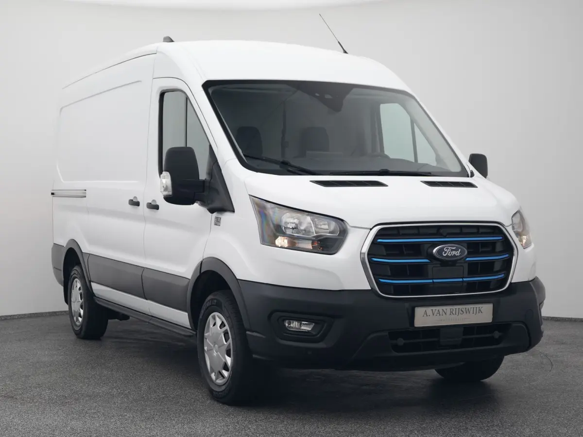 350 L3H2 Trend 68 kWh | STOELVERWARMING
