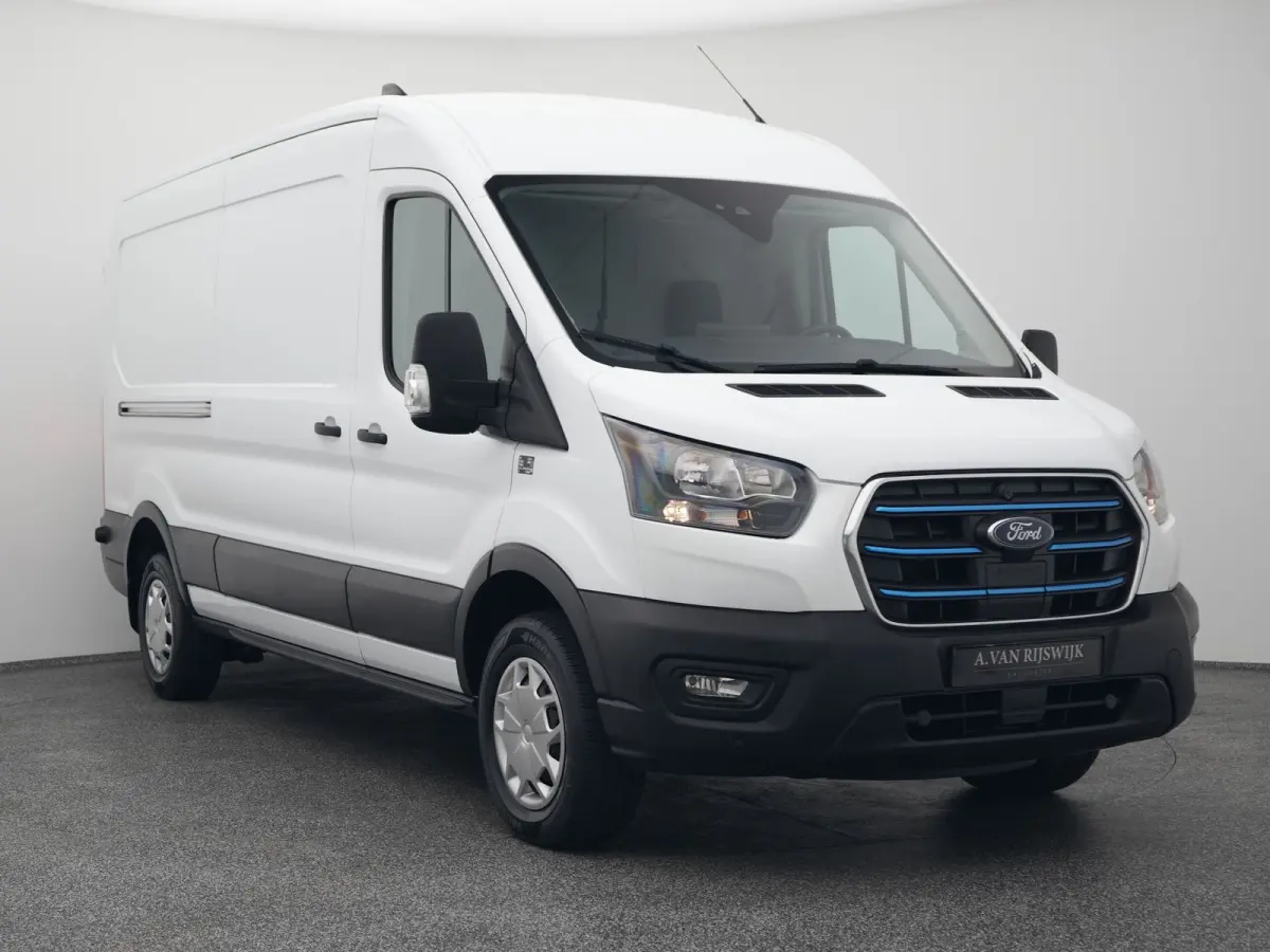 350 L3H2 Trend 68 kWh | STOELVERWARMING