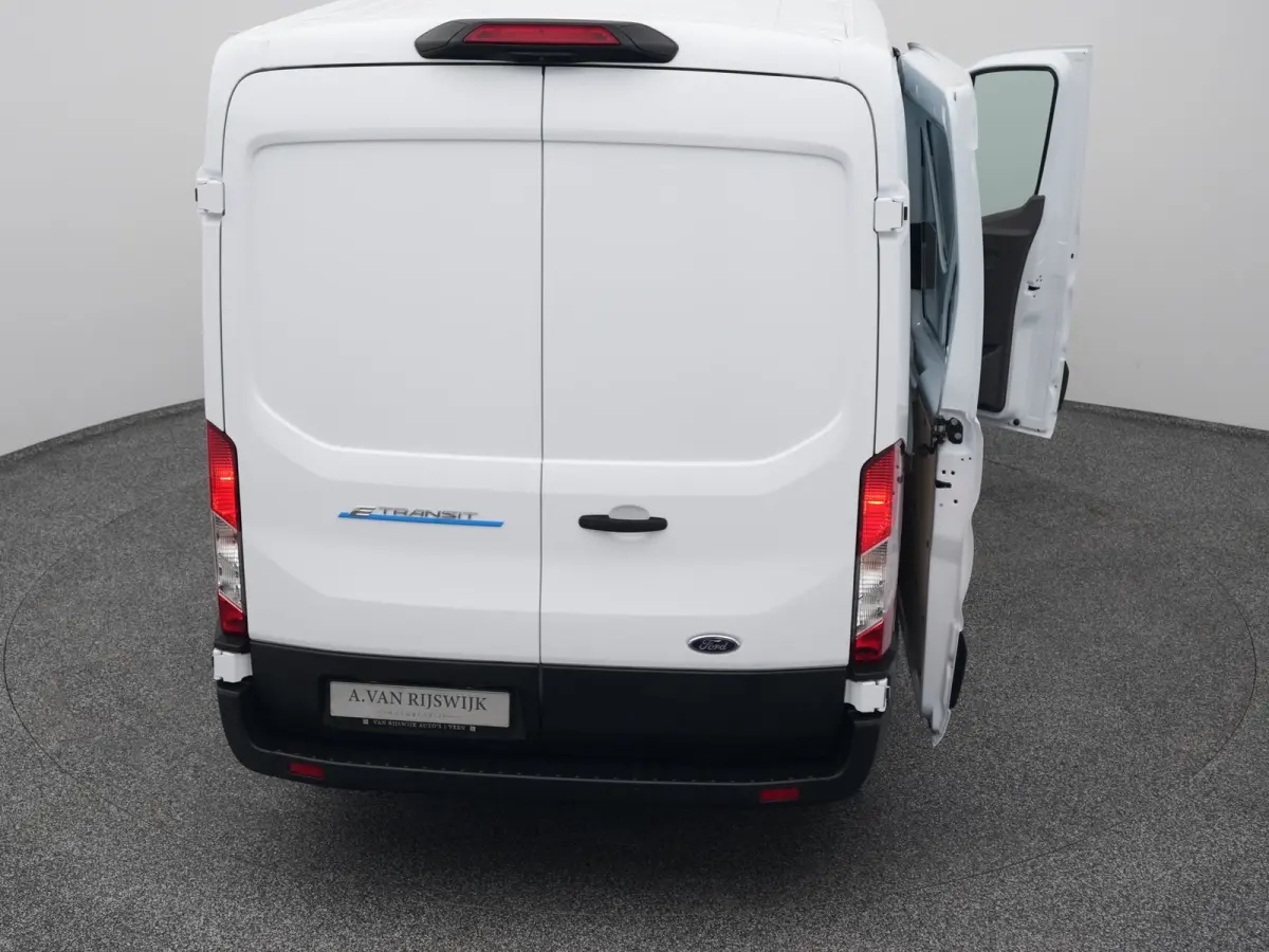 350 L3H2 Trend 68 kWh | STOELVERWARMING