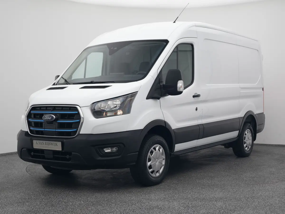 350 L3H2 Trend 68 kWh | STOELVERWARMING