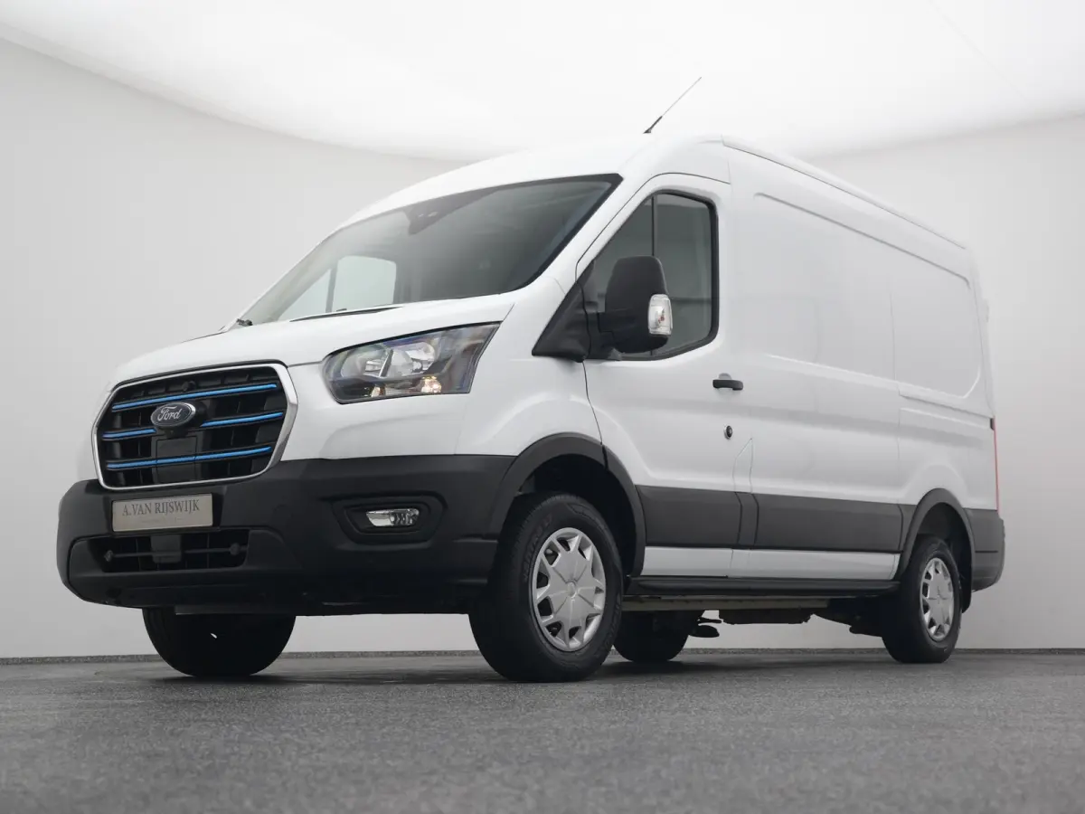 350 L3H2 Trend 68 kWh | STOELVERWARMING