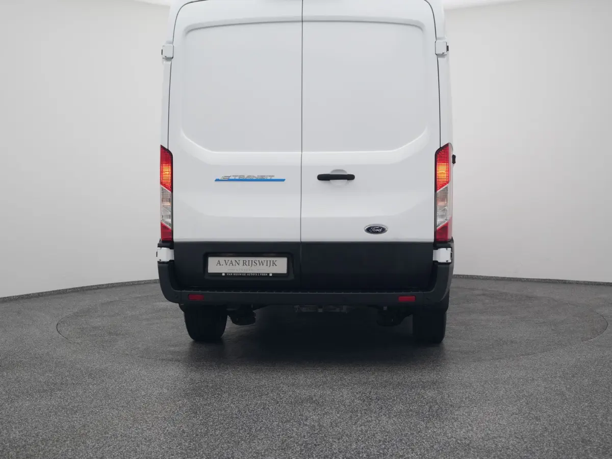 350 L3H2 Trend 68 kWh | STOELVERWARMING