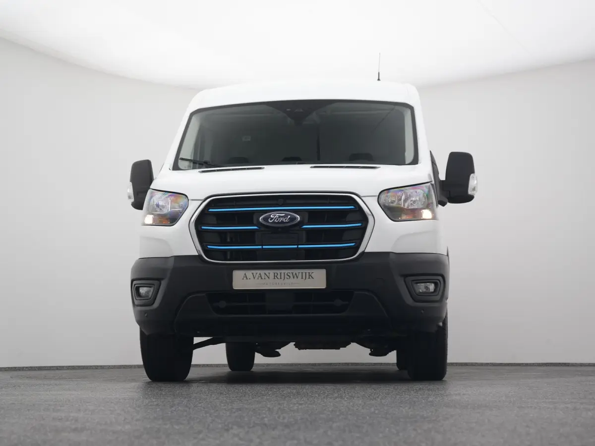 350 L3H2 Trend 68 kWh | STOELVERWARMING