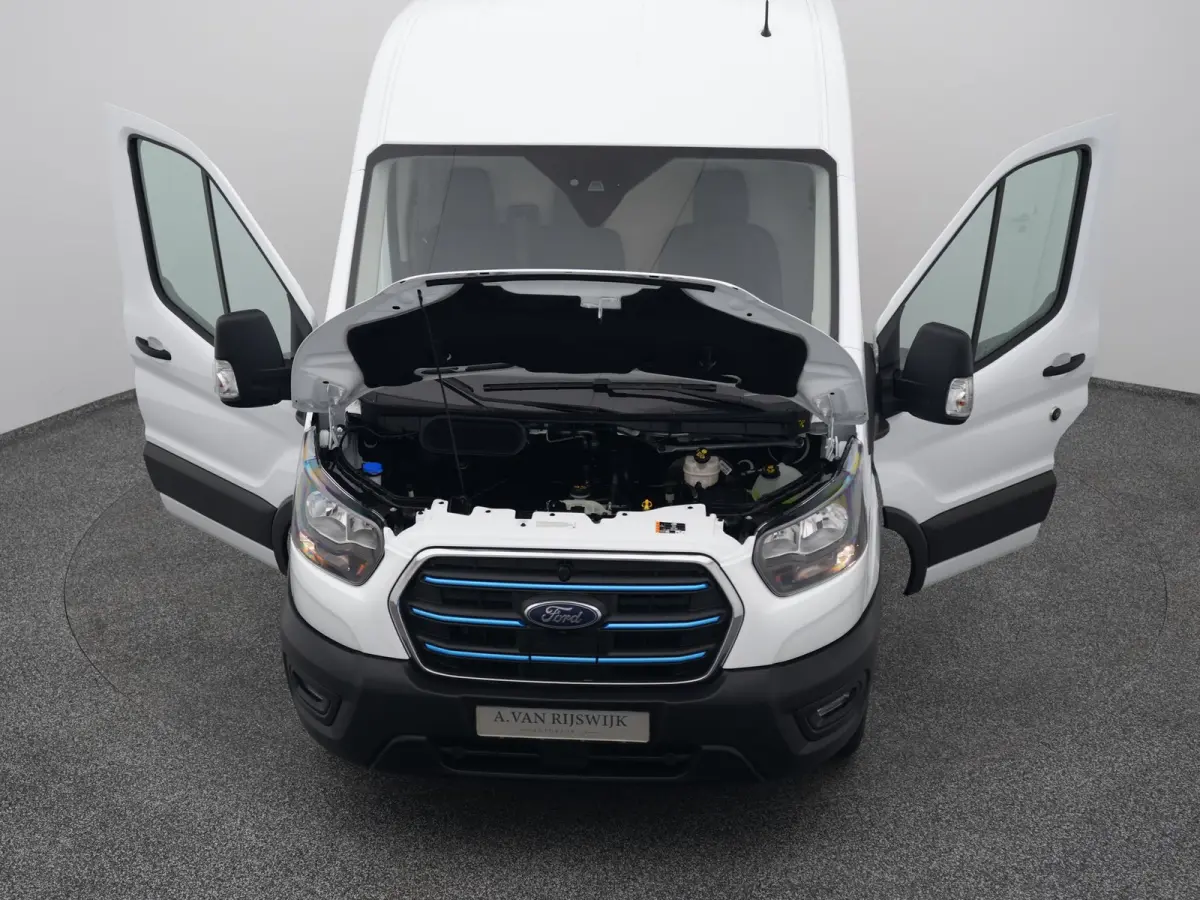350 L3H2 Trend 68 kWh | STOELVERWARMING