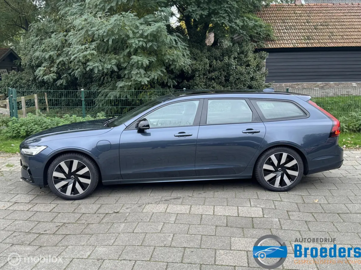 2.0 T6 Plug-in hybrid AWD Plus Dark