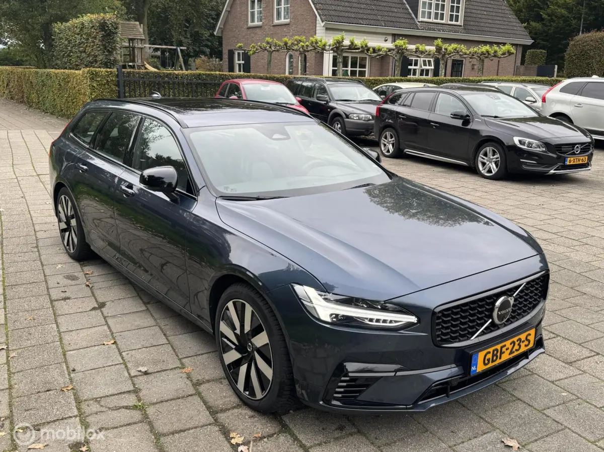 2.0 T6 Plug-in hybrid AWD Plus Dark