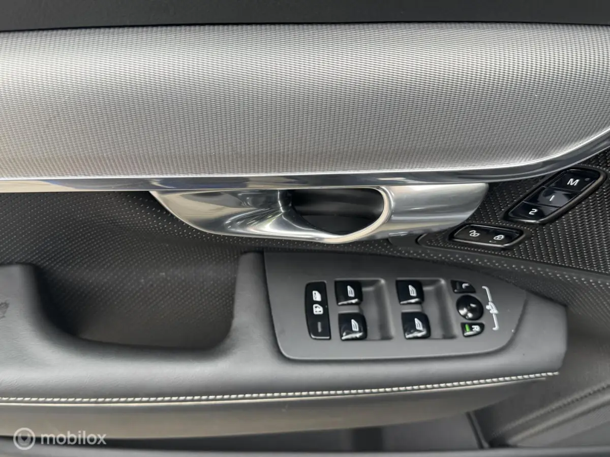 2.0 T6 Plug-in hybrid AWD Plus Dark