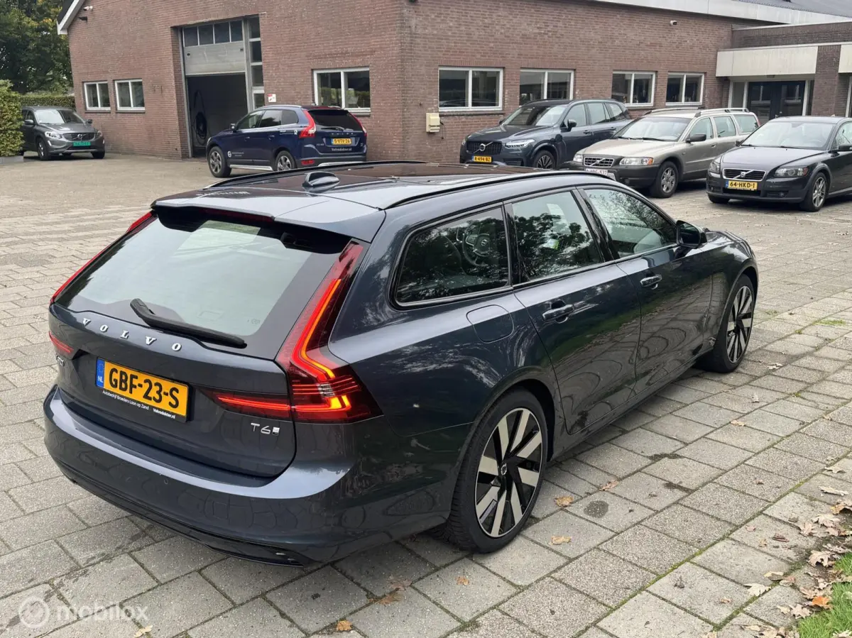 2.0 T6 Plug-in hybrid AWD Plus Dark
