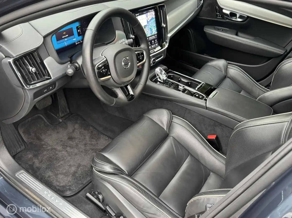 2.0 T6 Plug-in hybrid AWD Plus Dark