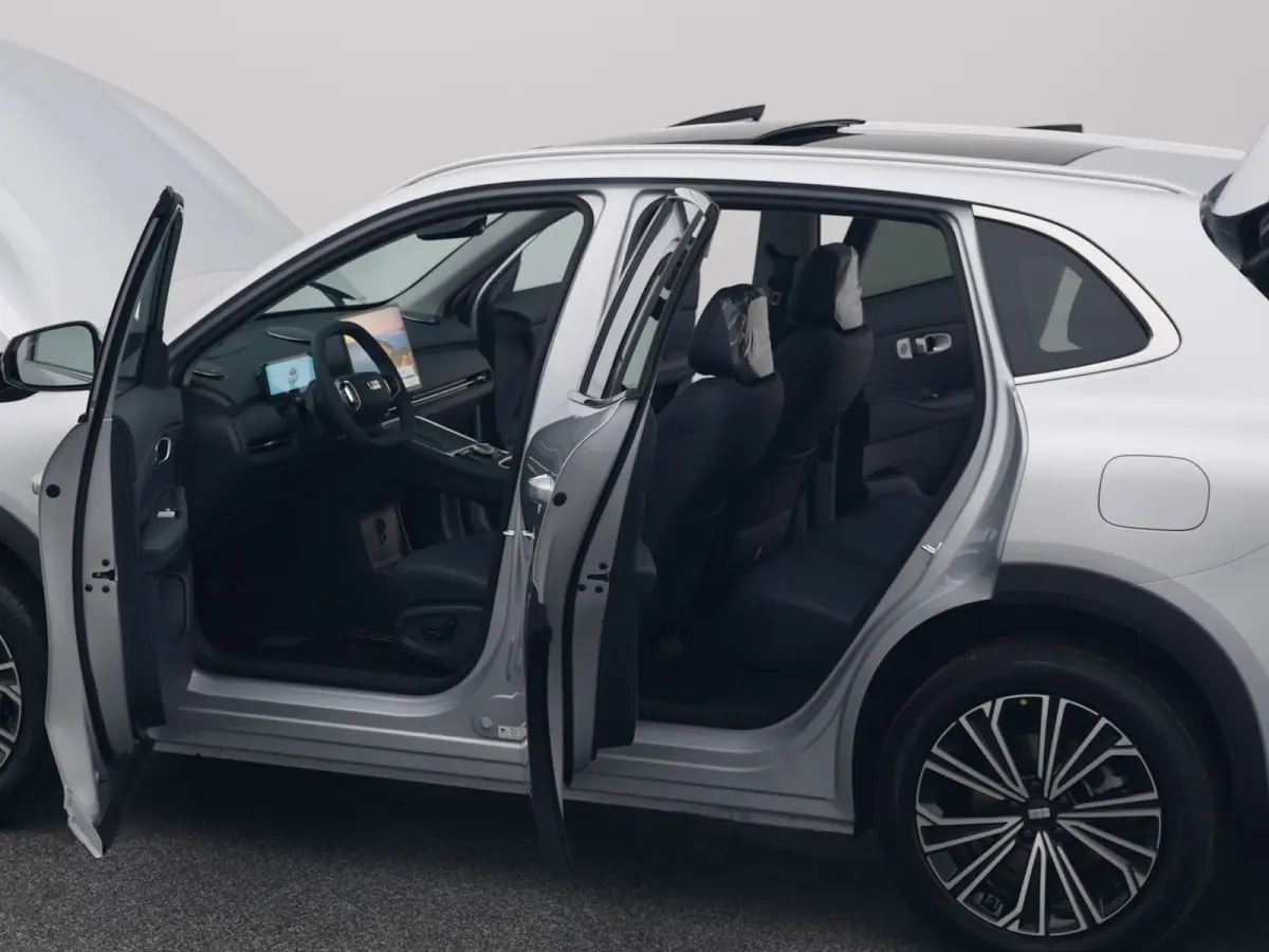 NEW | 1.5 Max+ | 18x BESCHIKBAAR | 136 KM ELEKTRISCH | PANO | HUD | ADAPTIVE | STOEL- EN STUURVERW. + VENT. + MASSAGE