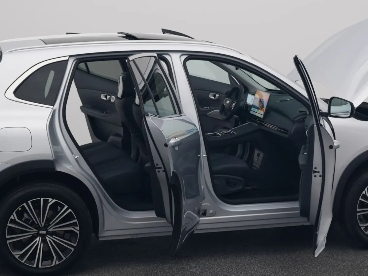NEW | 1.5 Max+ | 18x BESCHIKBAAR | 136 KM ELEKTRISCH | PANO | HUD | ADAPTIVE | STOEL- EN STUURVERW. + VENT. + MASSAGE