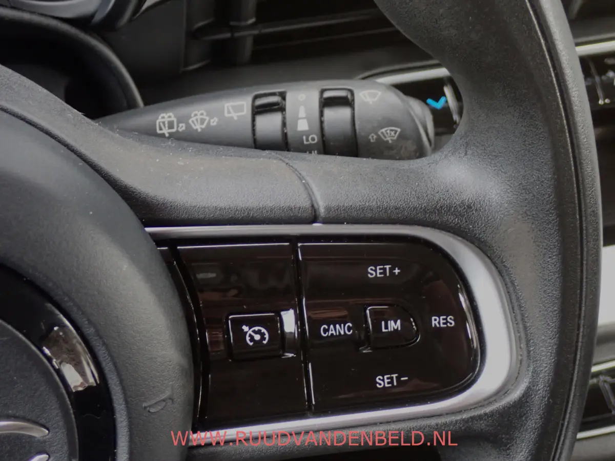 42kWh 88%SOH PASSION CARPLAY / DAB / 16-INCH / CCS