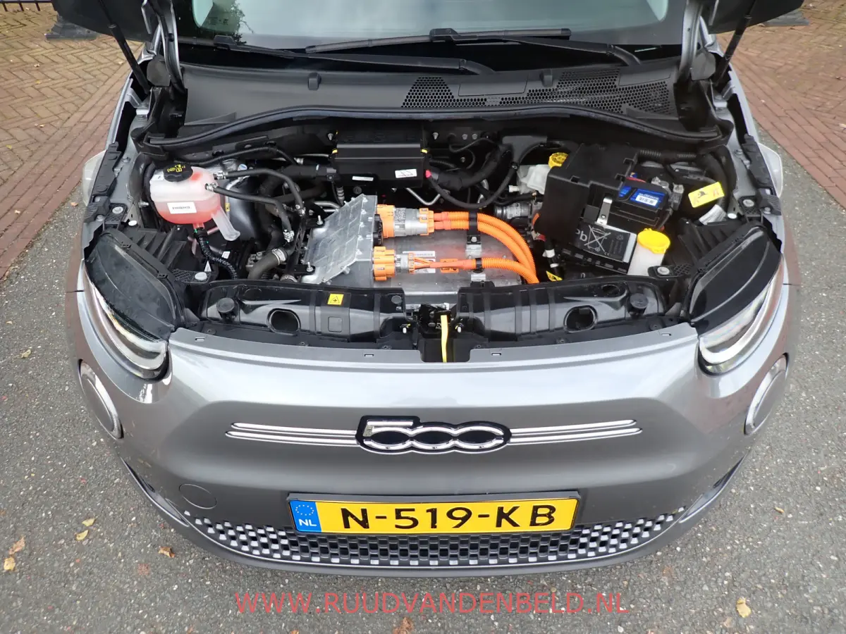 42kWh 88%SOH PASSION CARPLAY / DAB / 16-INCH / CCS