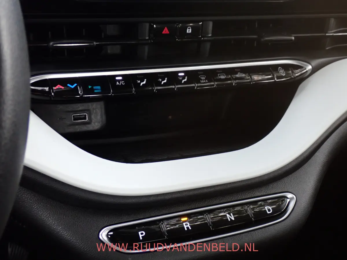 42kWh 88%SOH PASSION CARPLAY / DAB / 16-INCH / CCS