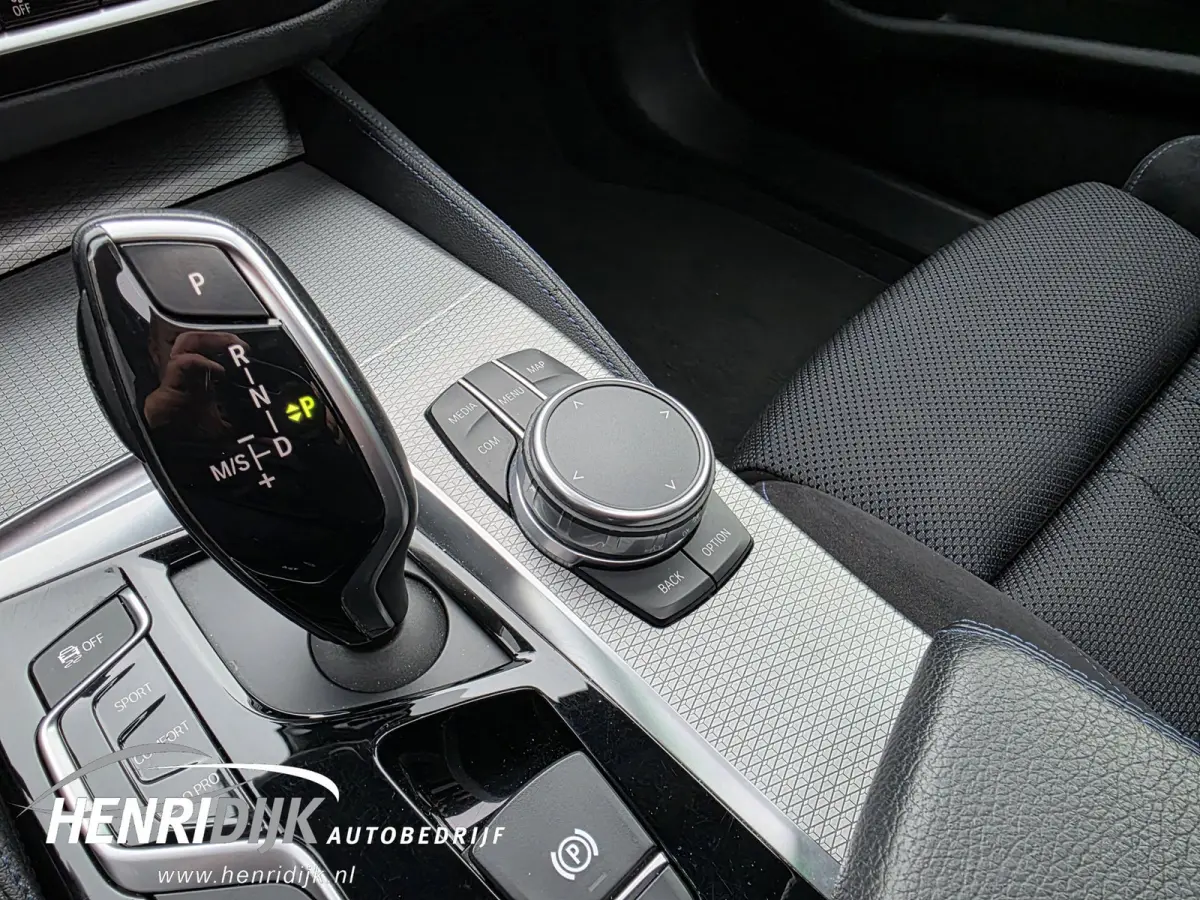 530i xDrive High Executive M Sport Pano / 360 Camera / H&K / Navi / Elek Aklep