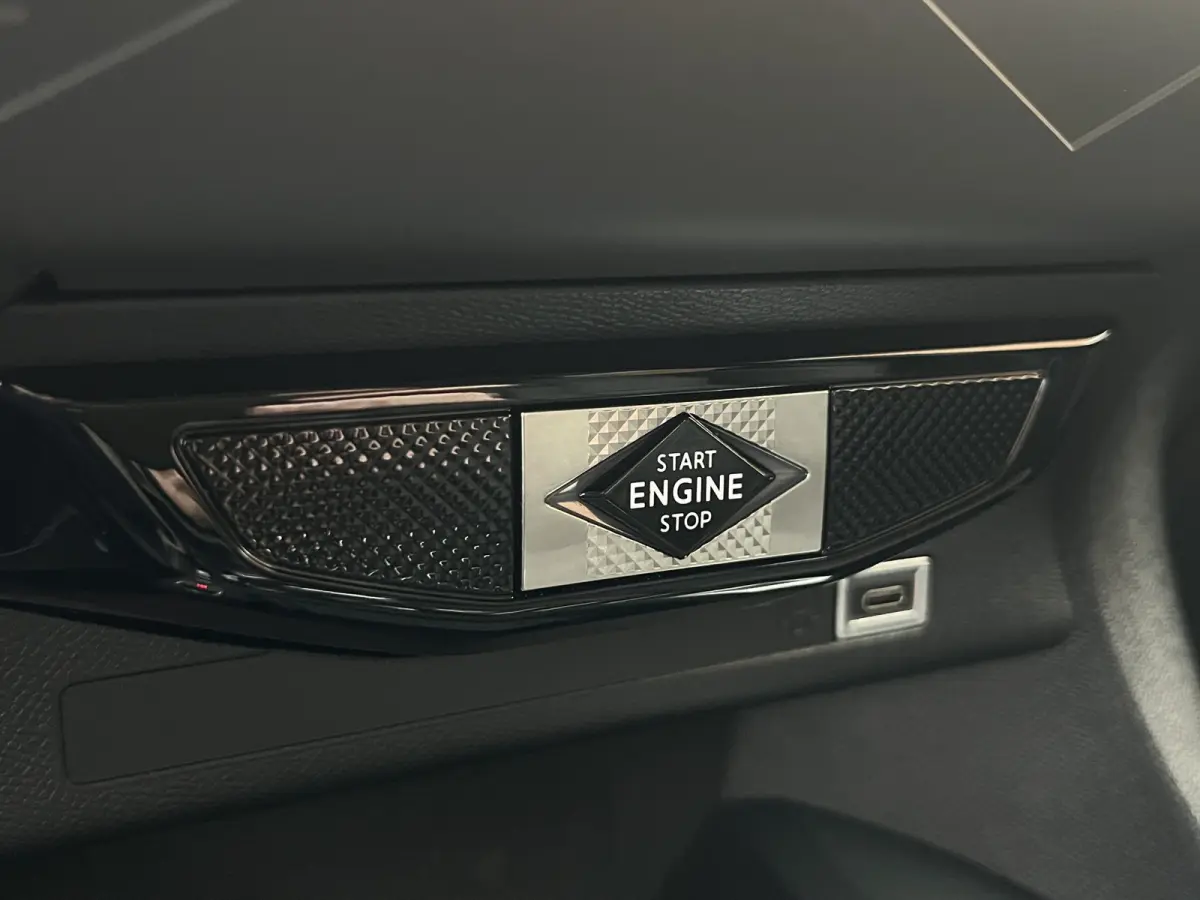 Antoine de saint Exupéry 54 kWh | SOH 98% | Camera rondom | Keyless | €500,- per maand*