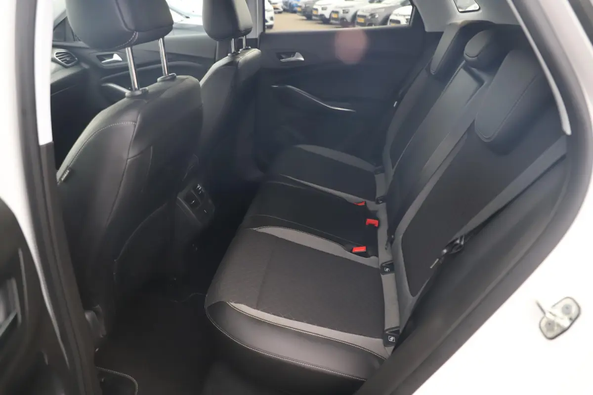 1.2 Turbo Innovation 131PK NIEUWE DB RIEM! Navigatie Achteruitrijcamera Sportstoelen Carplay Android Climate Cruise Control