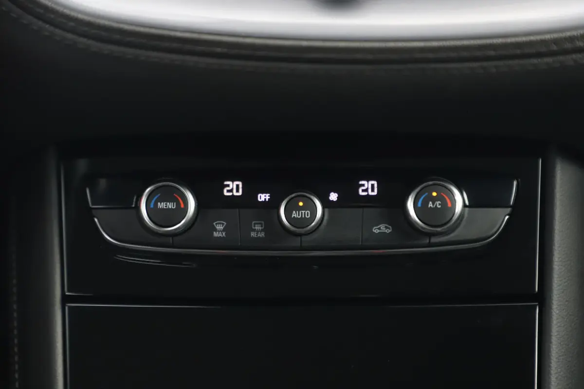 1.2 Turbo Innovation 131PK NIEUWE DB RIEM! Navigatie Achteruitrijcamera Sportstoelen Carplay Android Climate Cruise Control