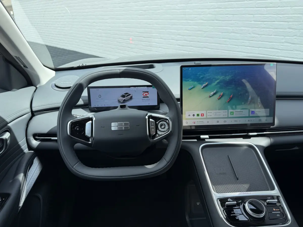 1.5 Max+ PHEV | Long Range | 8 jaar garantie | Geely Specialist | Pano