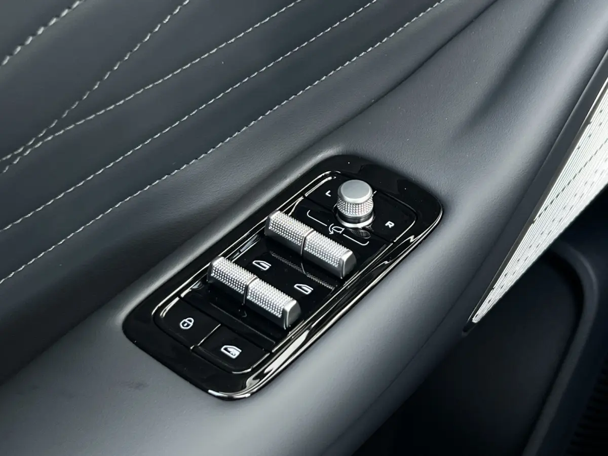 1.5 Max+ PHEV | Long Range | 8 jaar garantie | Geely Specialist | Pano