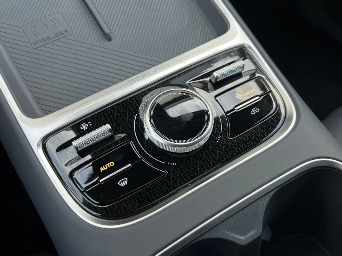1.5 Max+ PHEV | Long Range | 8 jaar garantie | Geely Specialist | Pano