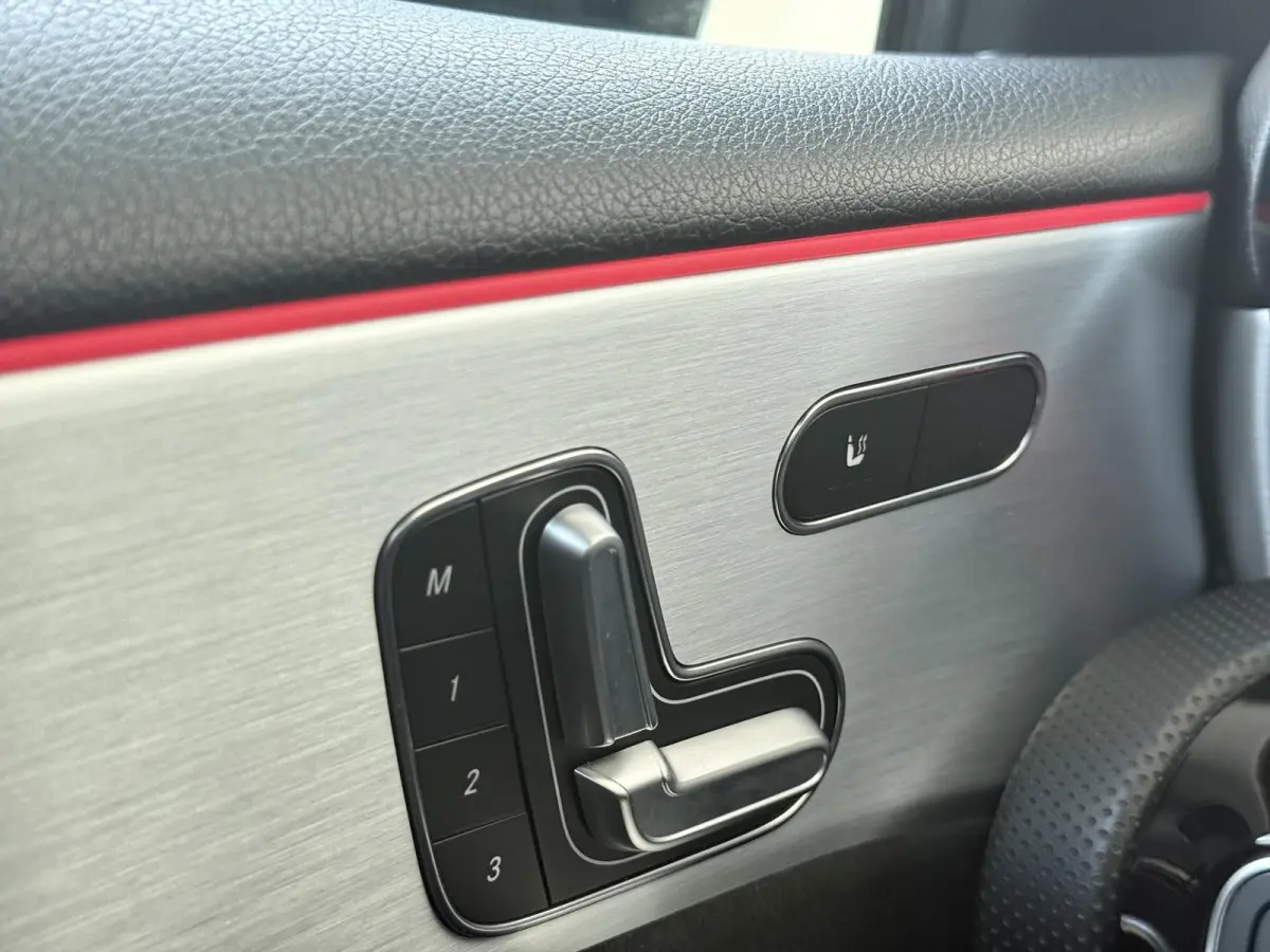 180 Business Solution AMG Premium Plus /Panoramadak /Memory /Keyless /Night-Pakket
