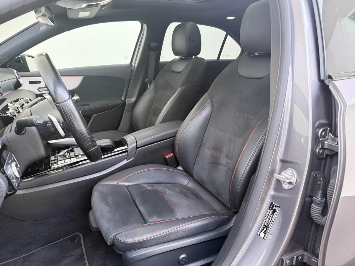 180 Business Solution AMG Premium Plus /Panoramadak /Memory /Keyless /Night-Pakket