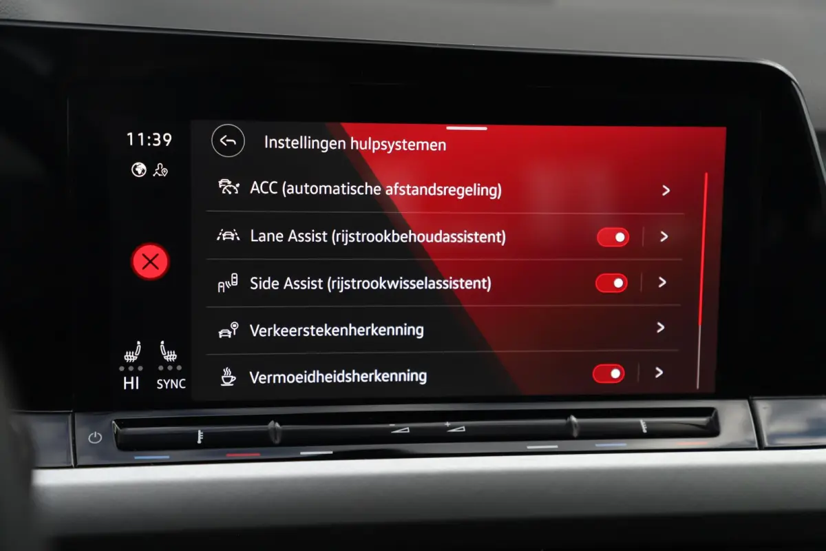 1.0 TSI Life Business 17 inch LMV ErgoComfort Stoelen Navigatie Achteruitrijcamera Carplay Android Sfeerverlichting Adaptive Cruise Clima