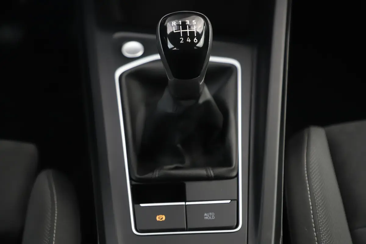 1.0 TSI Life Business 17 inch LMV ErgoComfort Stoelen Navigatie Achteruitrijcamera Carplay Android Sfeerverlichting Adaptive Cruise Clima