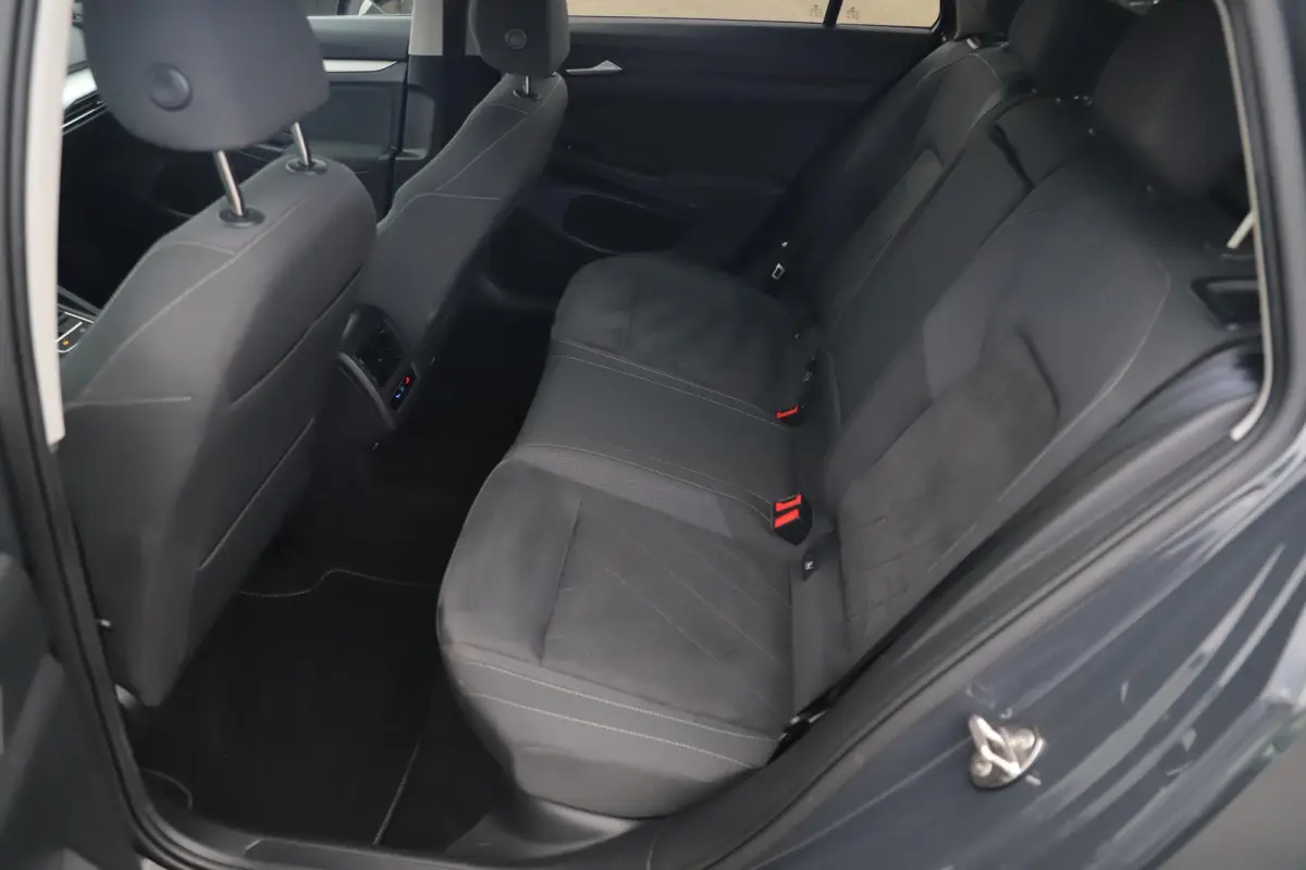 1.0 TSI Life Business 17 inch LMV ErgoComfort Stoelen Navigatie Achteruitrijcamera Carplay Android Sfeerverlichting Adaptive Cruise Clima