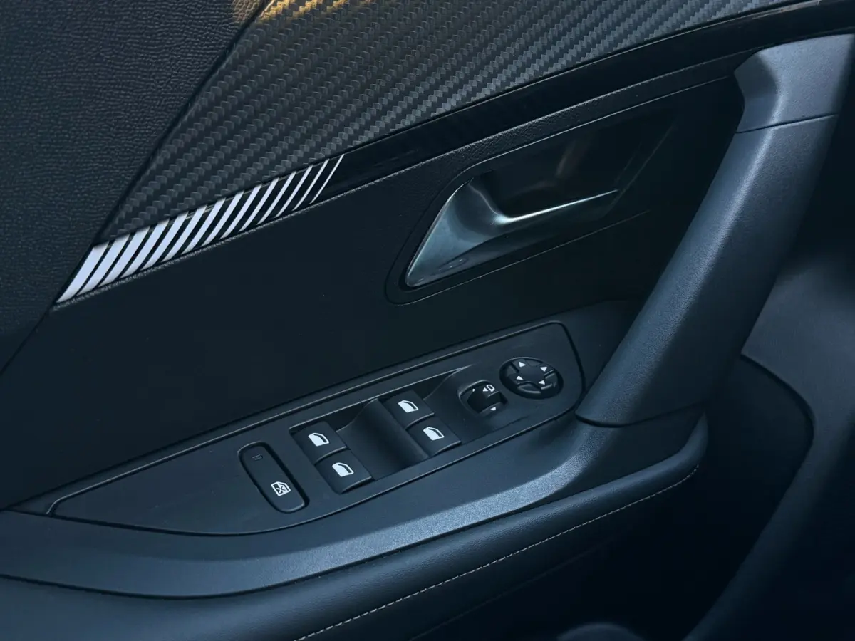 1.2 Hybrid 145PK Allure | Carplay | Rijstrooksensor