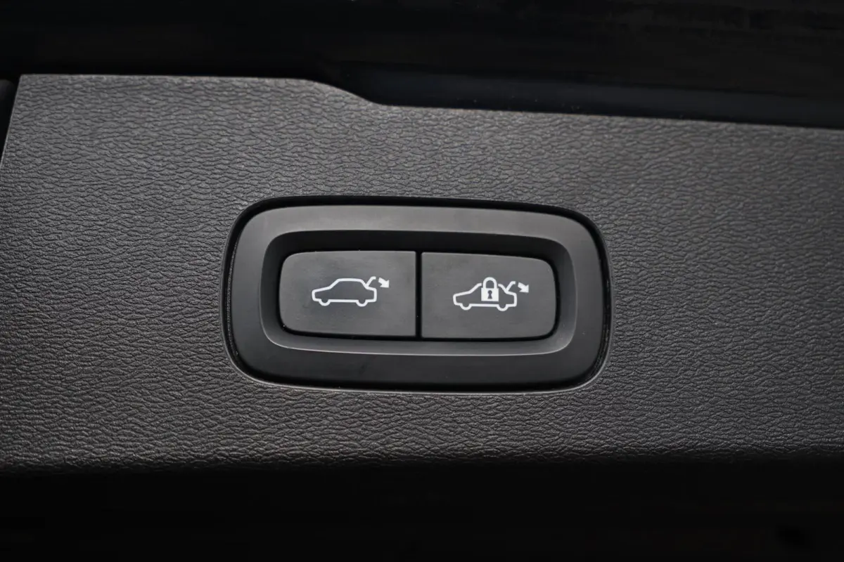 T8 Recharge AWD Inscription | Stoelverwarming | Trekhaak | Parkeercamera | Panoramadak | H/K | BLIS | Pilot Assist | Keyless