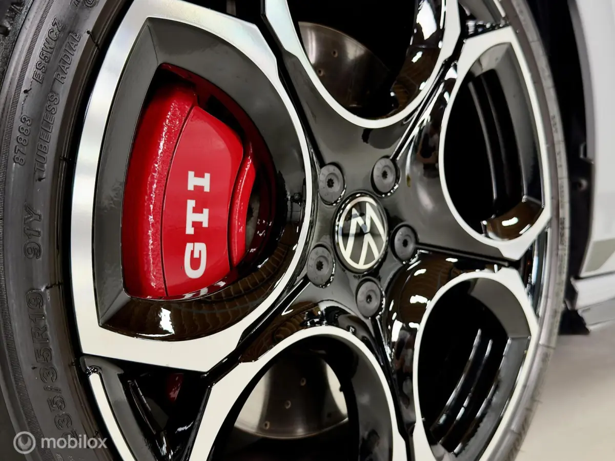 8.5 2.0 TSI GTI Clubsport | Pano | HuD | H/K | IQ | Black Style | Dodehoek | Alcantara/Leer | Camera | Stoel- & Stuurverwarming | AutoPilot | Sfeer | 301PK