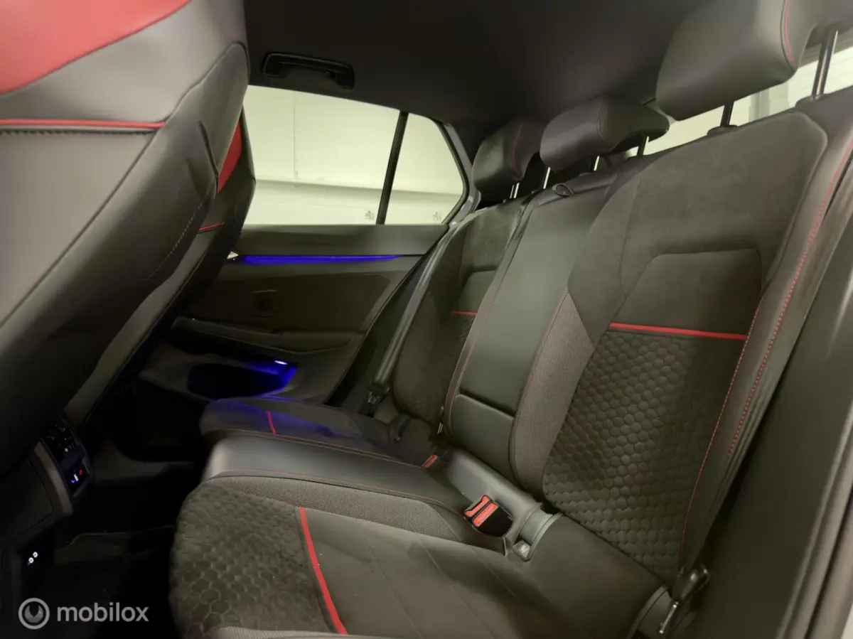 8.5 2.0 TSI GTI Clubsport | Pano | HuD | H/K | IQ | Black Style | Dodehoek | Alcantara/Leer | Camera | Stoel- & Stuurverwarming | AutoPilot | Sfeer | 301PK