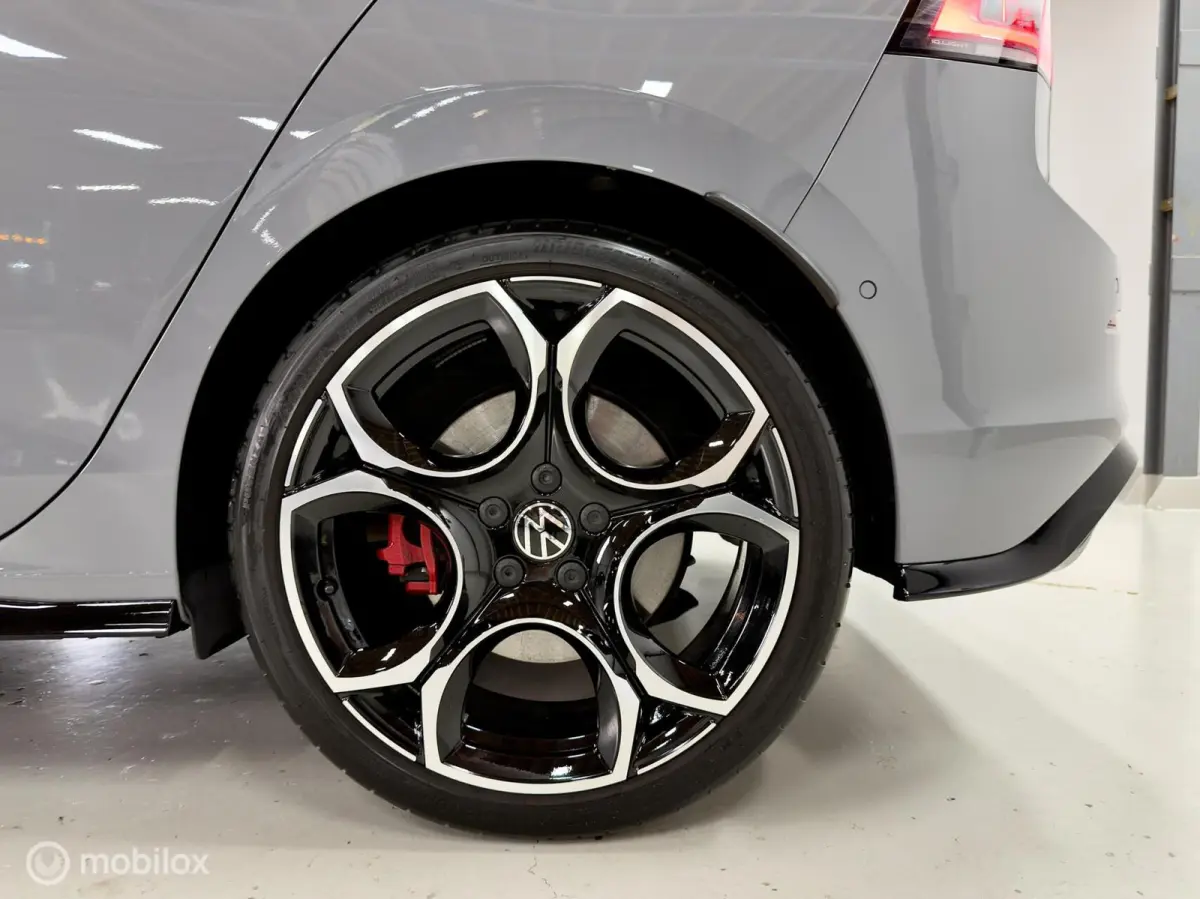 8.5 2.0 TSI GTI Clubsport | Pano | HuD | H/K | IQ | Black Style | Dodehoek | Alcantara/Leer | Camera | Stoel- & Stuurverwarming | AutoPilot | Sfeer | 301PK