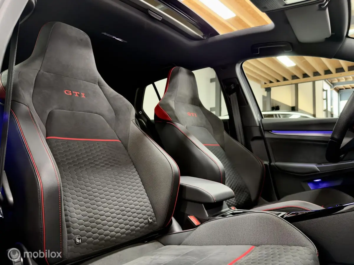 8.5 2.0 TSI GTI Clubsport | Pano | HuD | H/K | IQ | Black Style | Dodehoek | Alcantara/Leer | Camera | Stoel- & Stuurverwarming | AutoPilot | Sfeer | 301PK