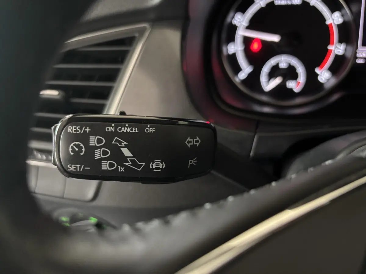 1.0 TSI Business Edition,Navigatie,Trekhaak