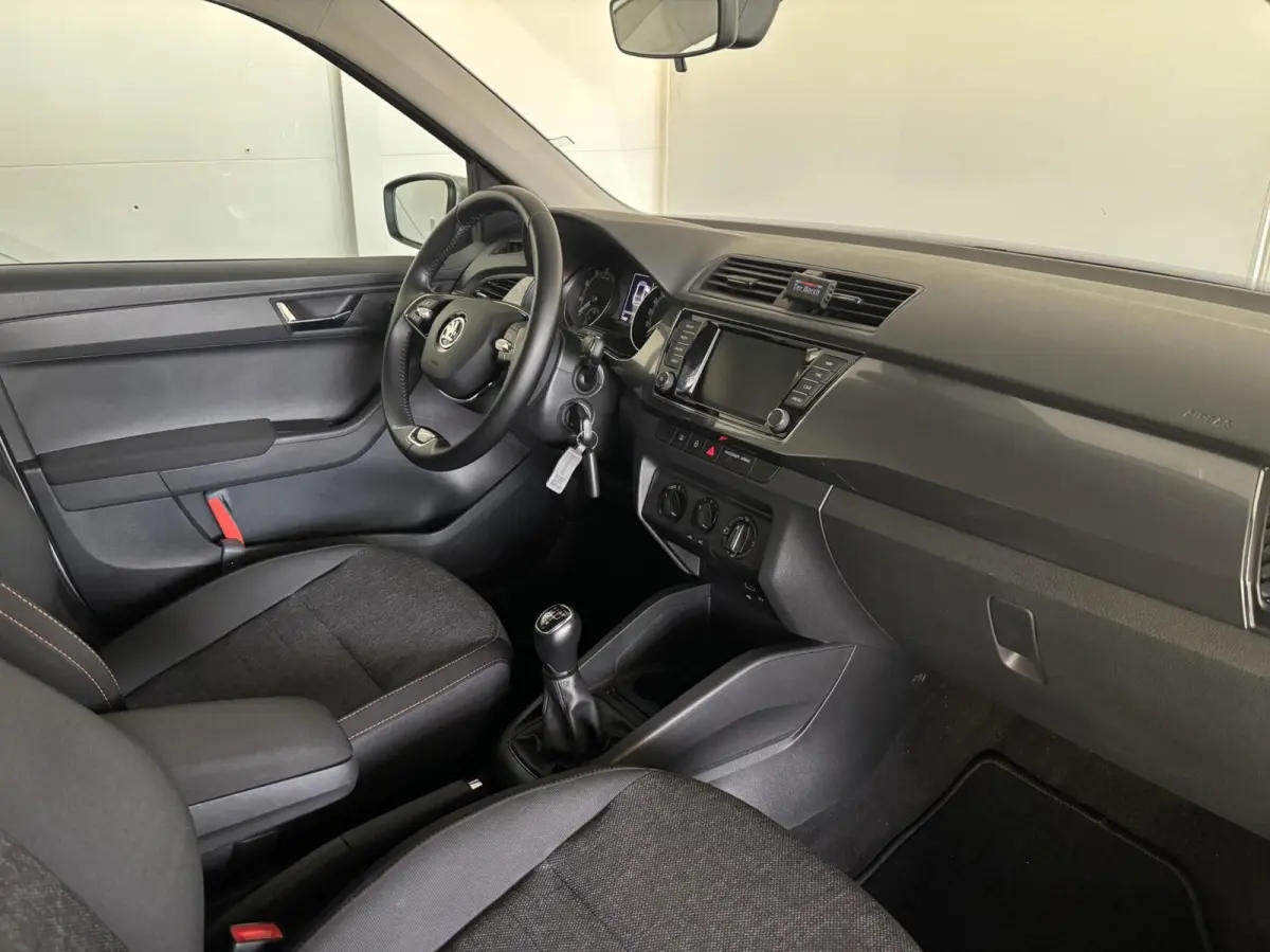 1.0 TSI Business Edition,Navigatie,Trekhaak