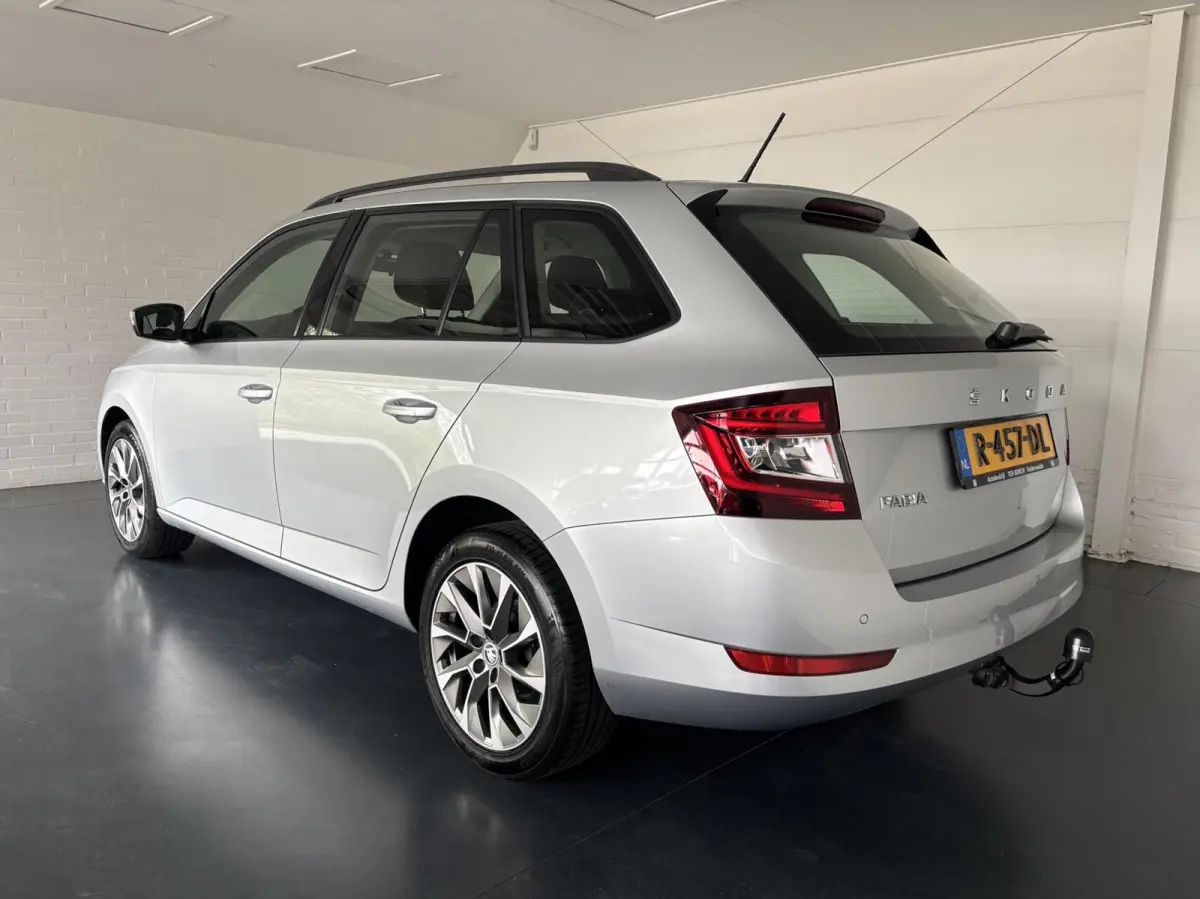 1.0 TSI Business Edition,Navigatie,Trekhaak