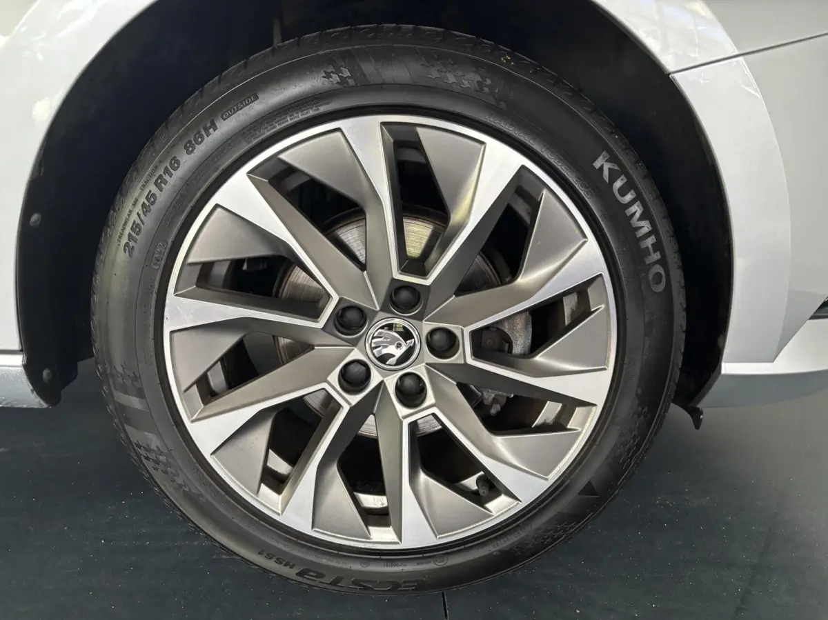 1.0 TSI Business Edition,Navigatie,Trekhaak