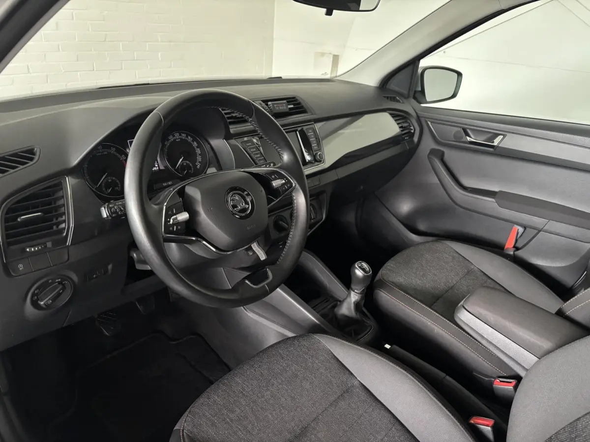 1.0 TSI Business Edition,Navigatie,Trekhaak