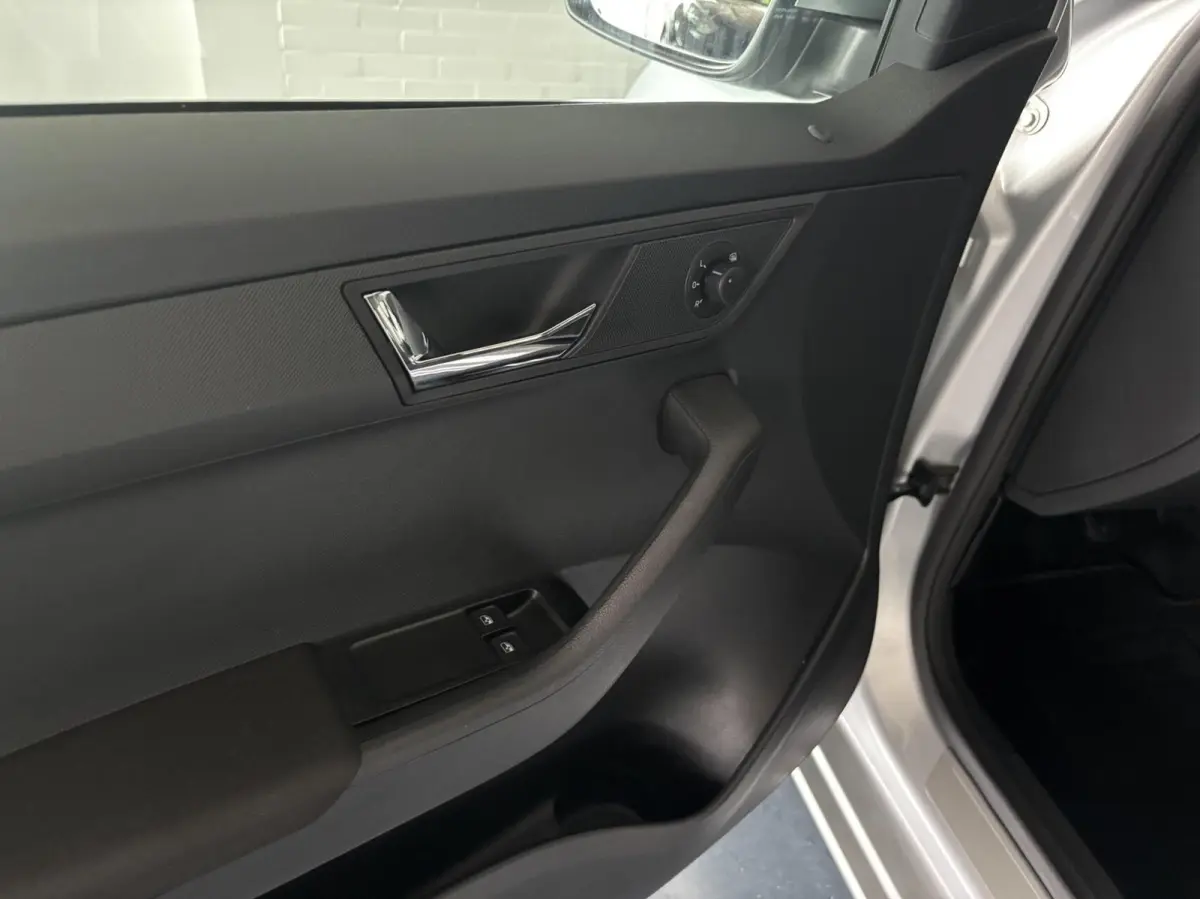 1.0 TSI Business Edition,Navigatie,Trekhaak