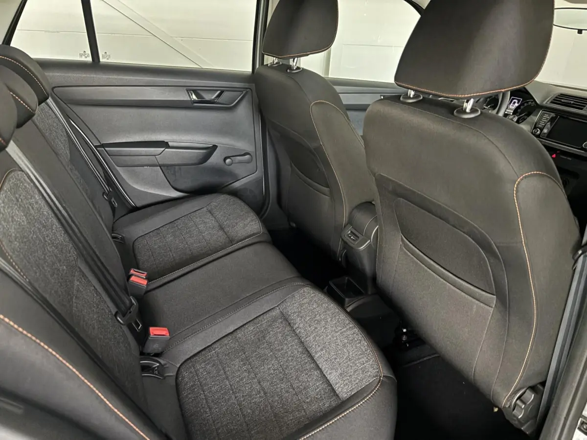 1.0 TSI Business Edition,Navigatie,Trekhaak