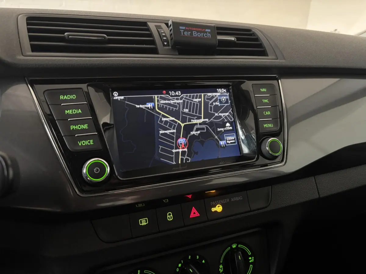 1.0 TSI Business Edition,Navigatie,Trekhaak