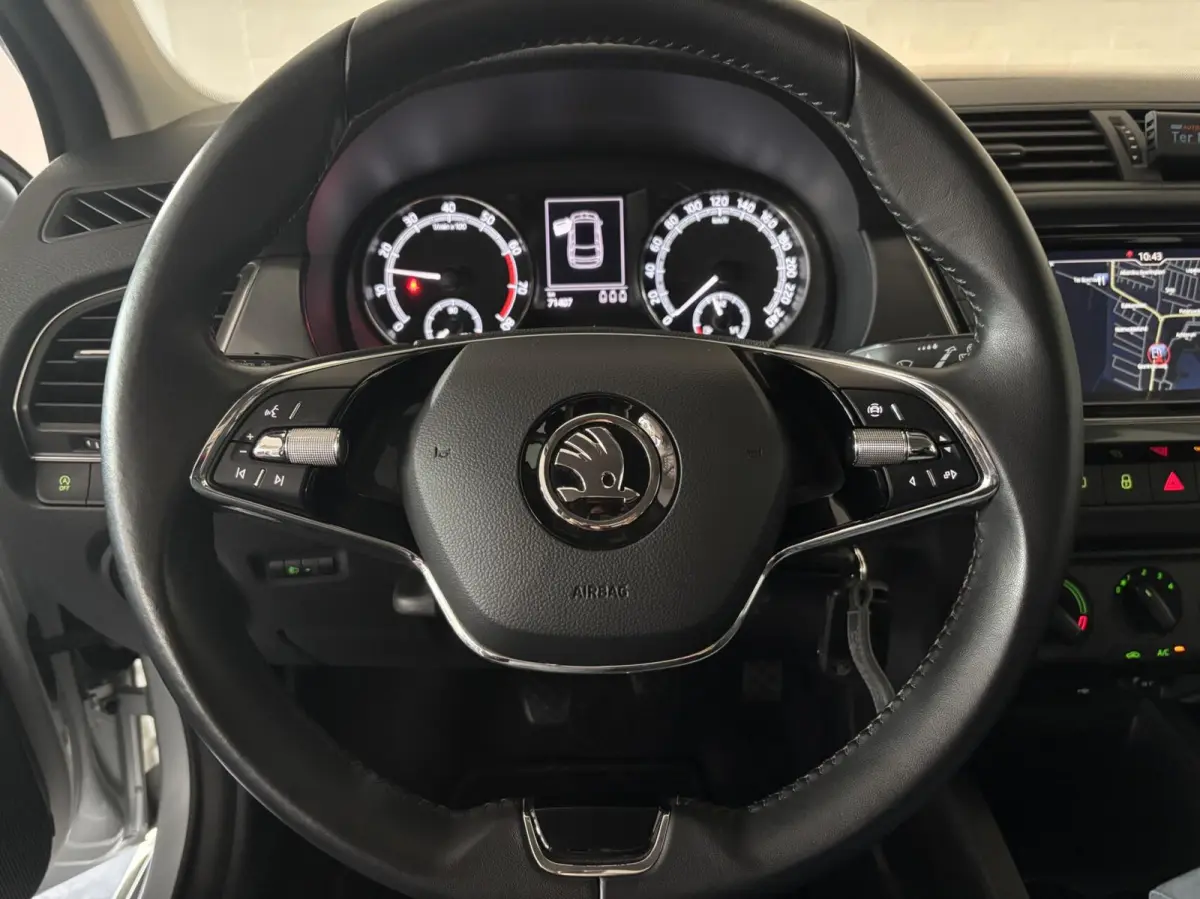 1.0 TSI Business Edition,Navigatie,Trekhaak