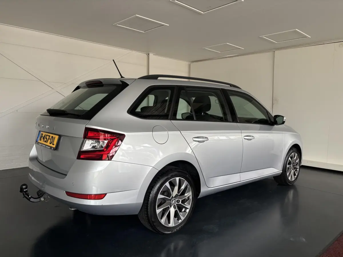 1.0 TSI Business Edition,Navigatie,Trekhaak