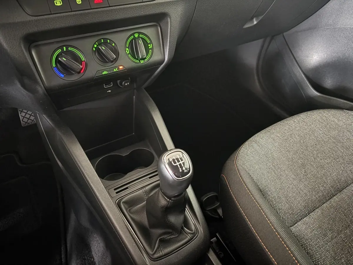 1.0 TSI Business Edition,Navigatie,Trekhaak