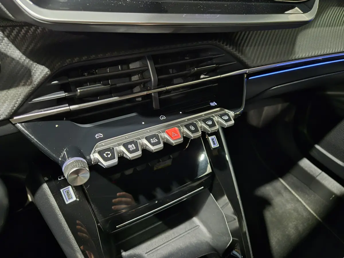1.2 Hybrid 145 GT 360 Camera | Groot Navi | Carplay/Android | LED | Half leer | Dode-hoek