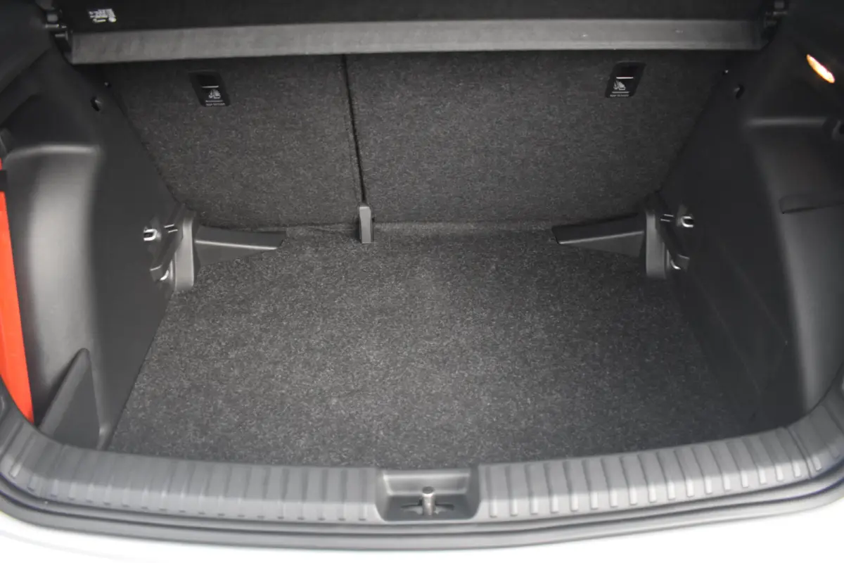 1.0 95PK TSI Selection | Airco | Alarm klasse 1(startblokkering) | Cruise control